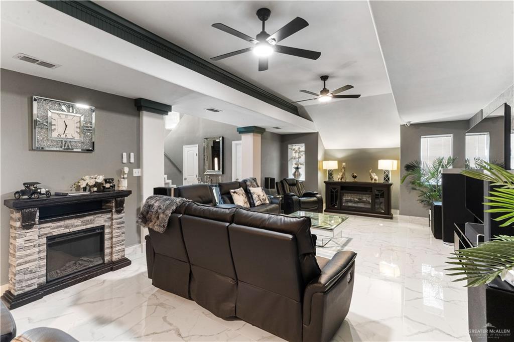 Photo 7 of 1101 Greenbriar Avenue