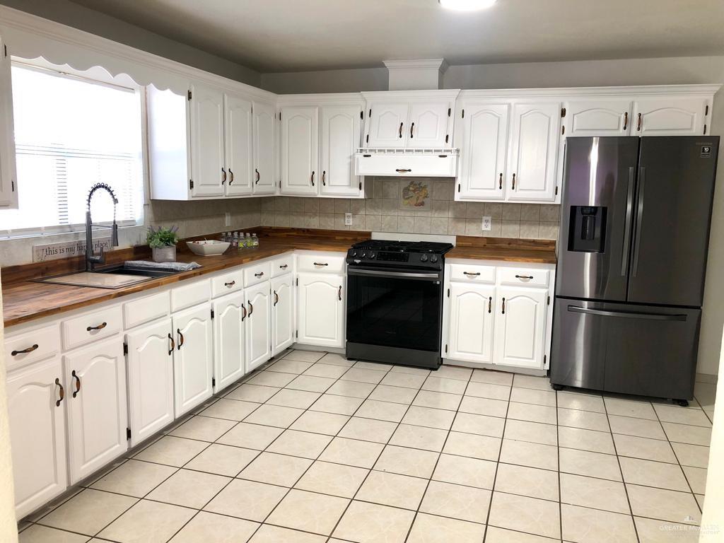 Photo 3 of 904 El Campo Drive