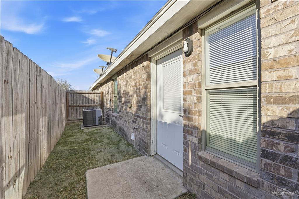 Photo 13 of 2907 Bella Flor Street