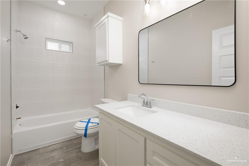 Photo 18 of 2704 Harrison Avenue #4