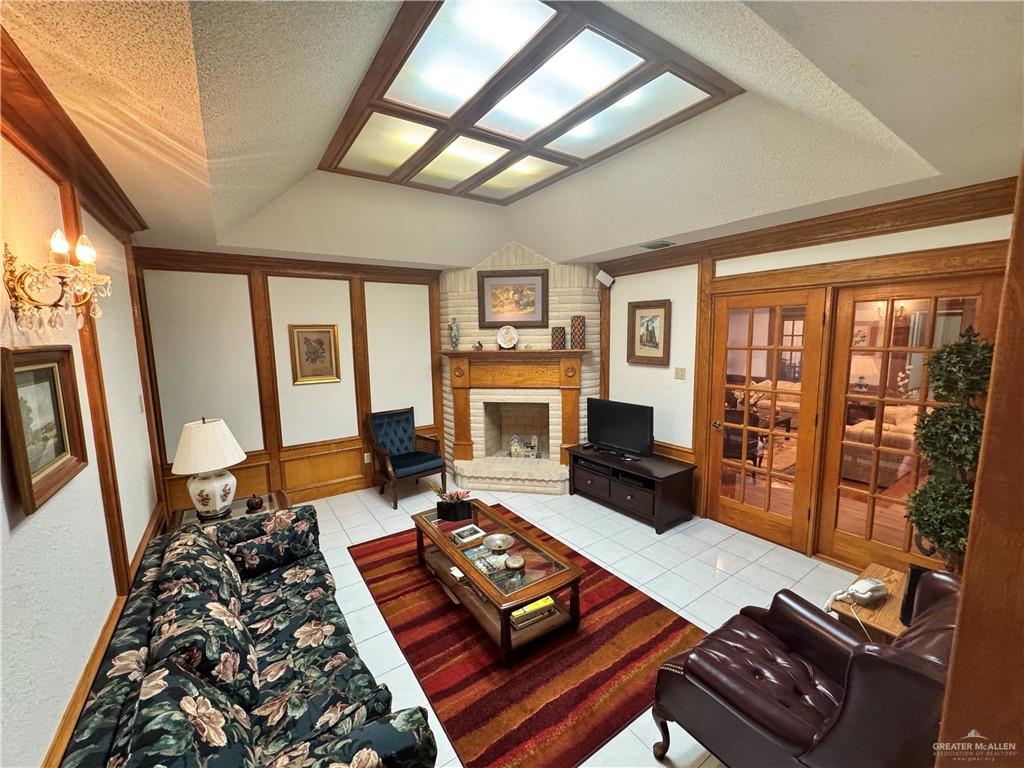 Photo 10 of 608 Jackson Avenue