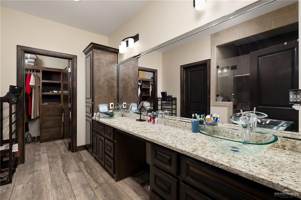 Photo 12 of 5607 Mockingbird Avenue