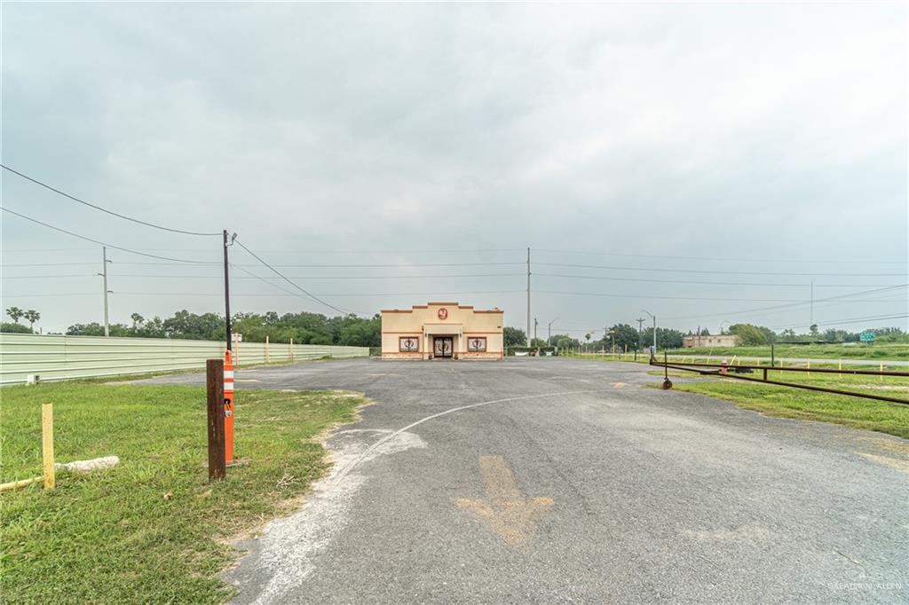 Photo 2 of 4951 Fm 493
