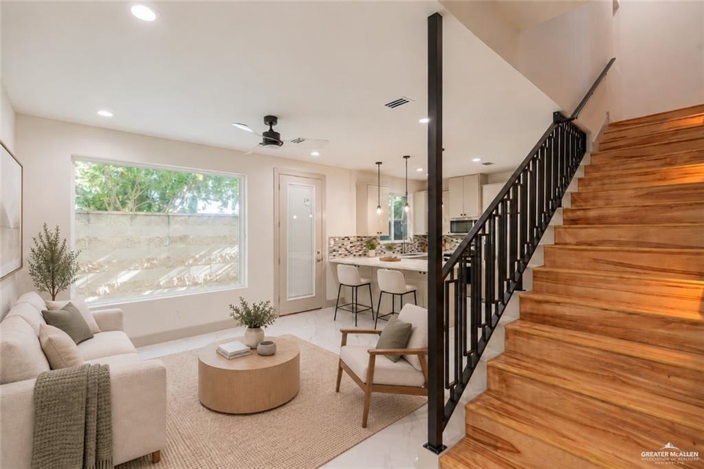 Photo 2 of 208 Canary Avenue