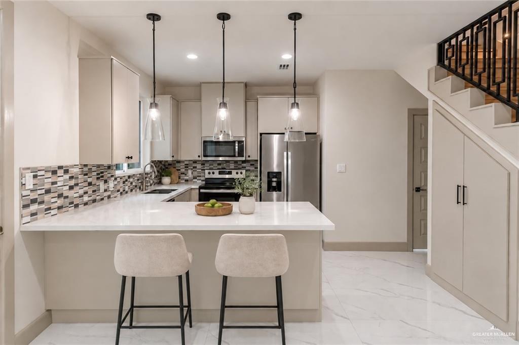 Photo 6 of 208 Canary Avenue