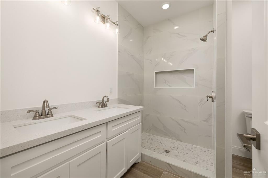 Photo 6 of 1112 Acacia Drive