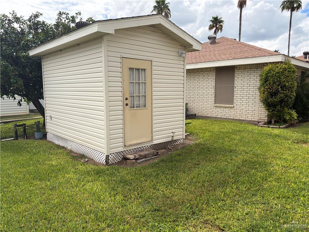 Photo 9 of 2107 Mockingbird Street