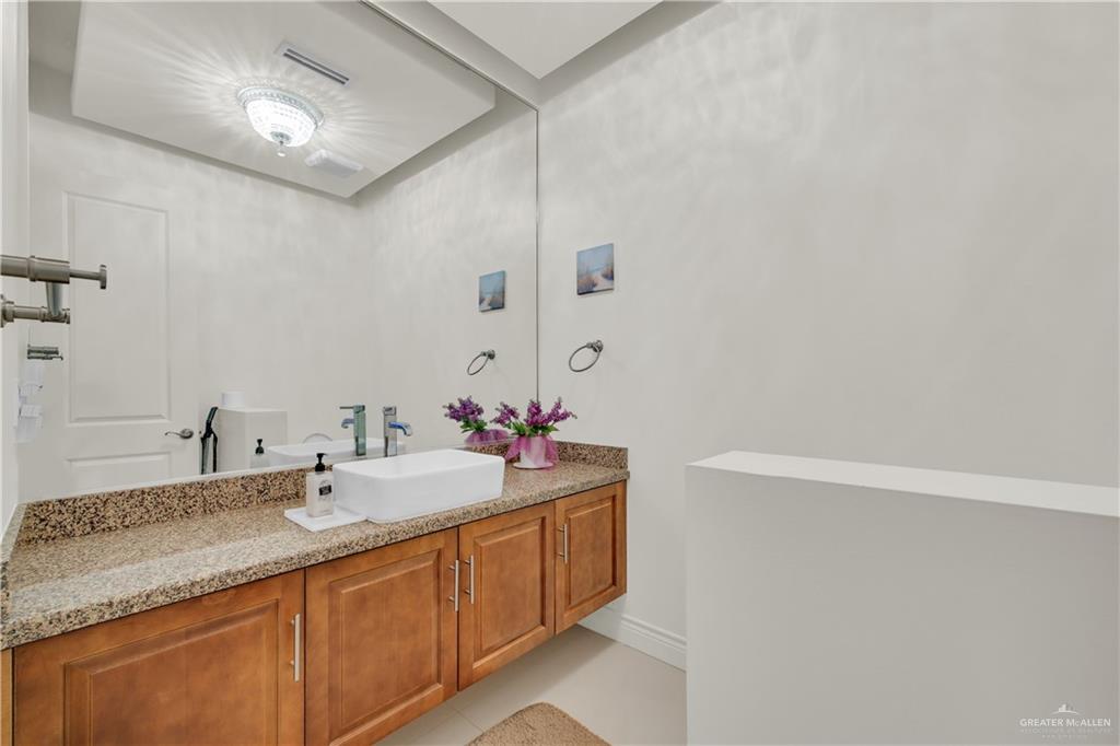 Photo 13 of 2408 Holland Avenue