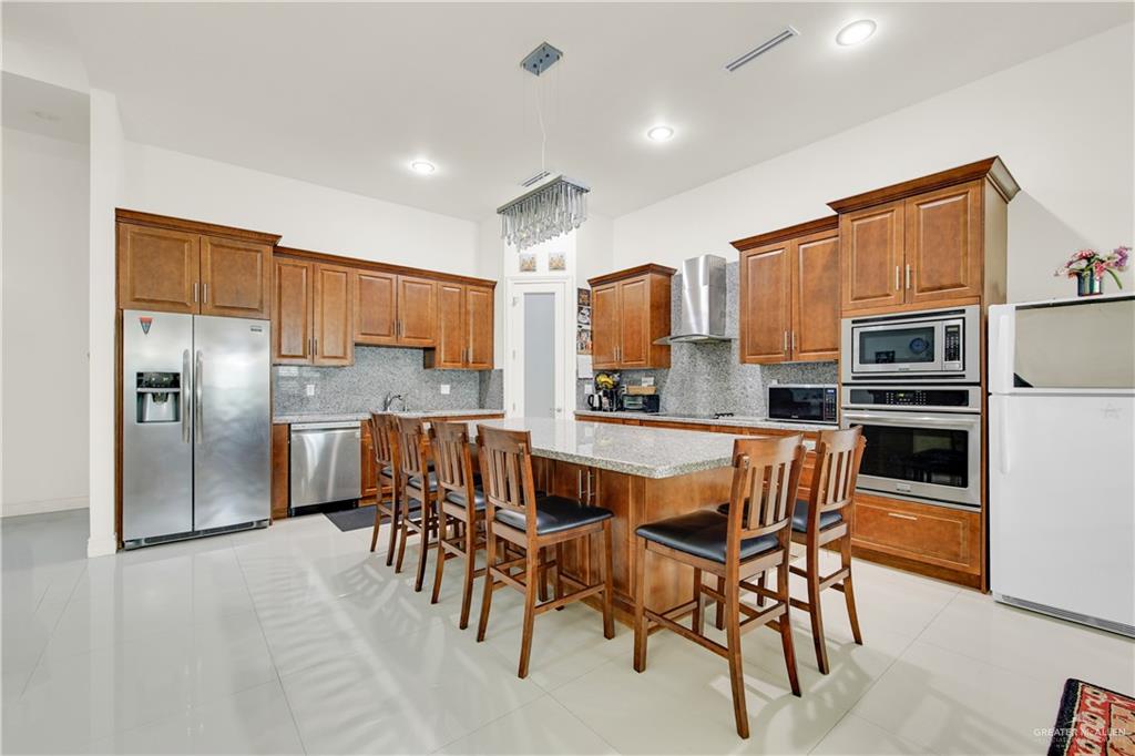 Photo 6 of 2408 Holland Avenue