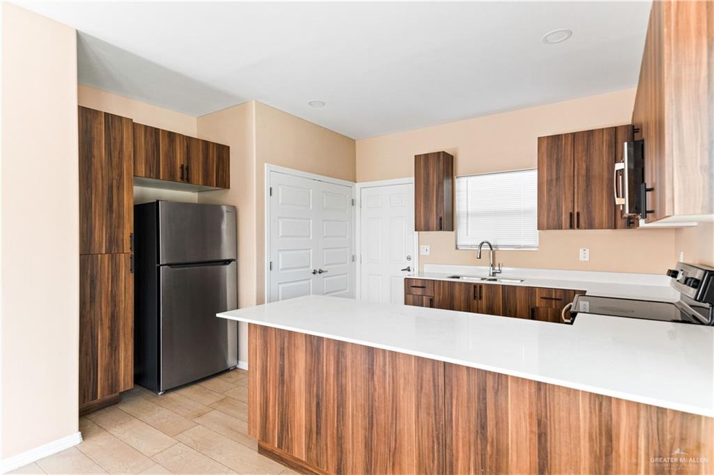 Photo 5 of 2914 Driftwood Street #3