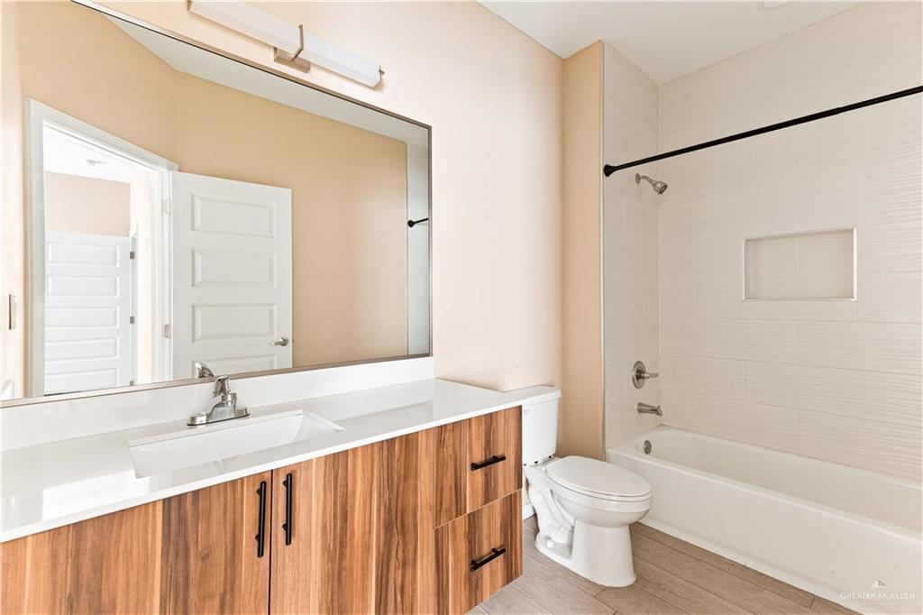 Photo 9 of 2914 Driftwood Street #3