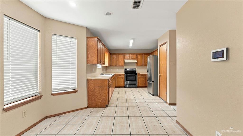 Photo 7 of 2418 28th Lane