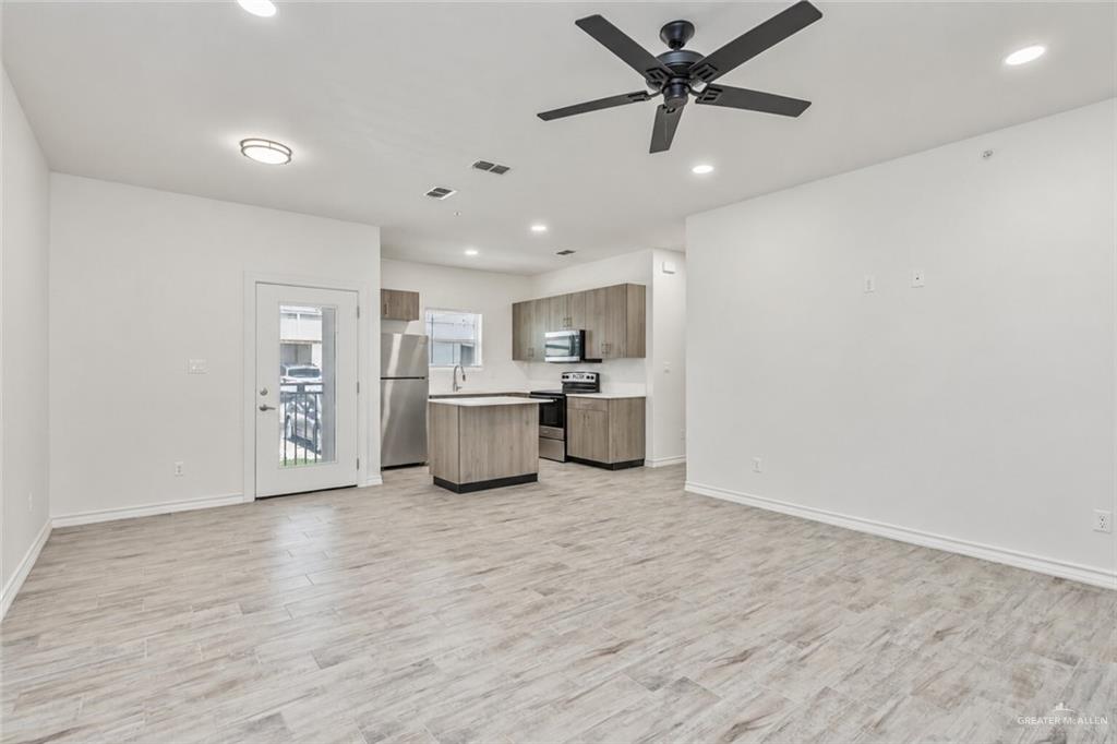 Photo 3 of 900 Redbud Avenue #15b5