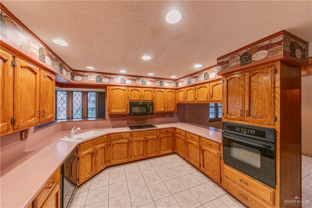 Photo 14 of 2303 Stonegate Drive