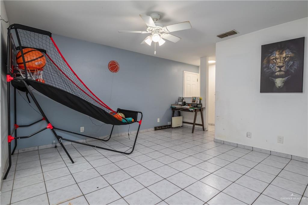 Photo 4 of 2704 Carnation Avenue