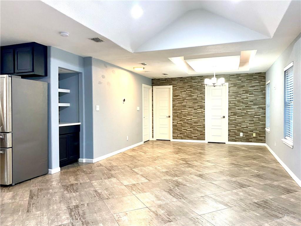 Photo 9 of 2208 Dahlia Street