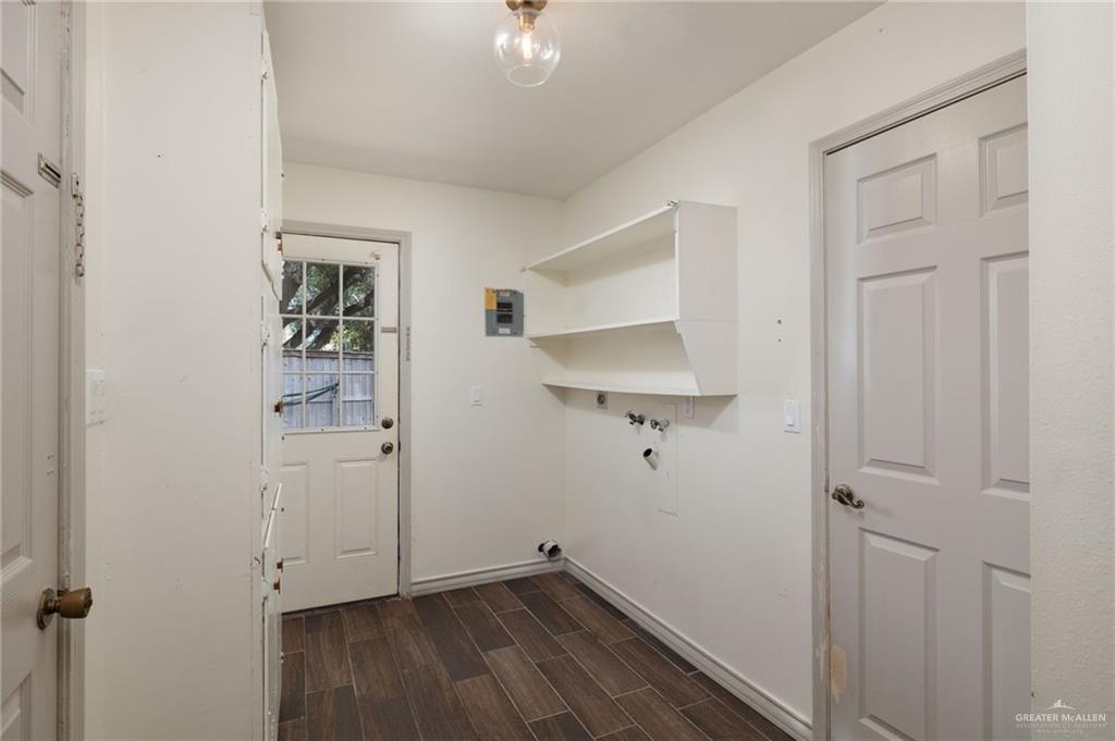 Photo 12 of 204 Iris Avenue