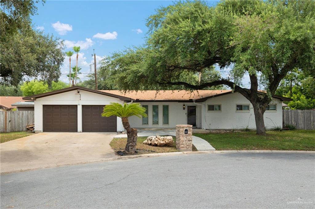 Photo 3 of 204 Iris Avenue