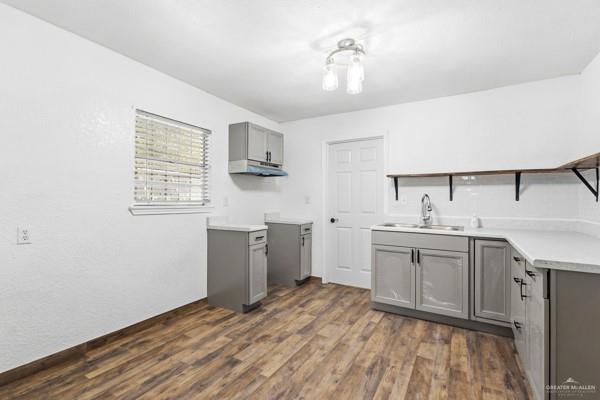 Photo 5 of 1312 Barton Street