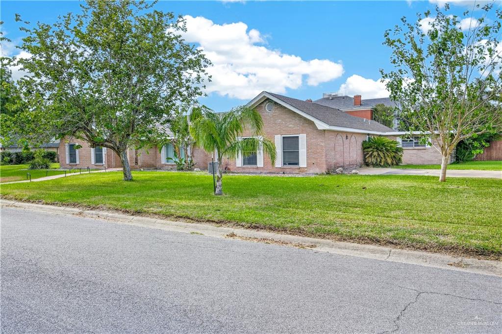 Photo 3 of 100 Whitewing Avenue