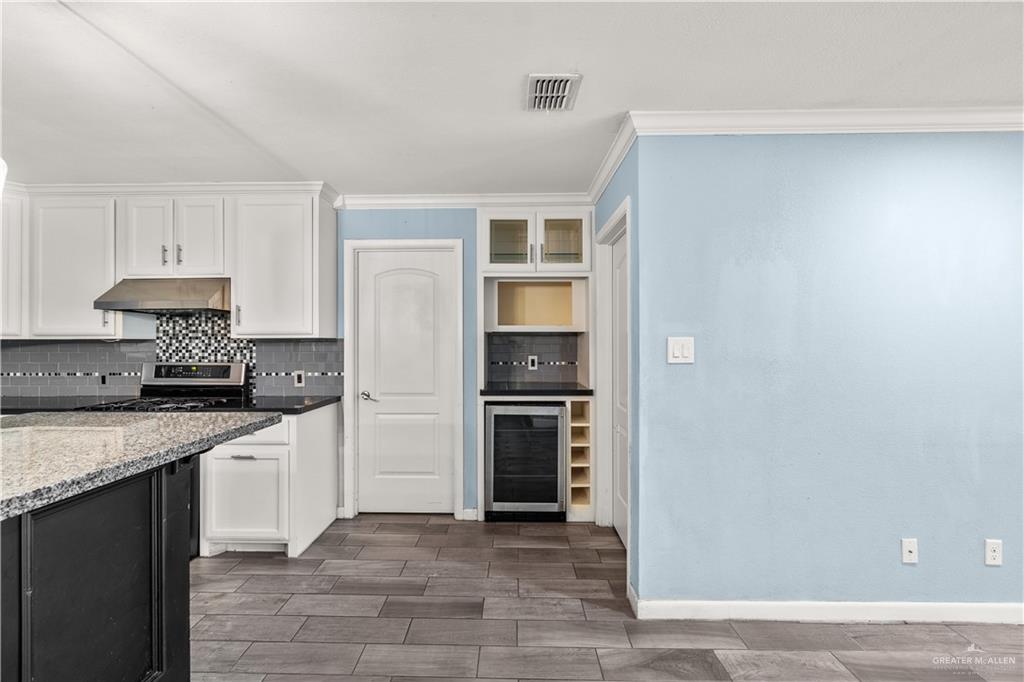 Photo 6 of 1009 Ash Drive