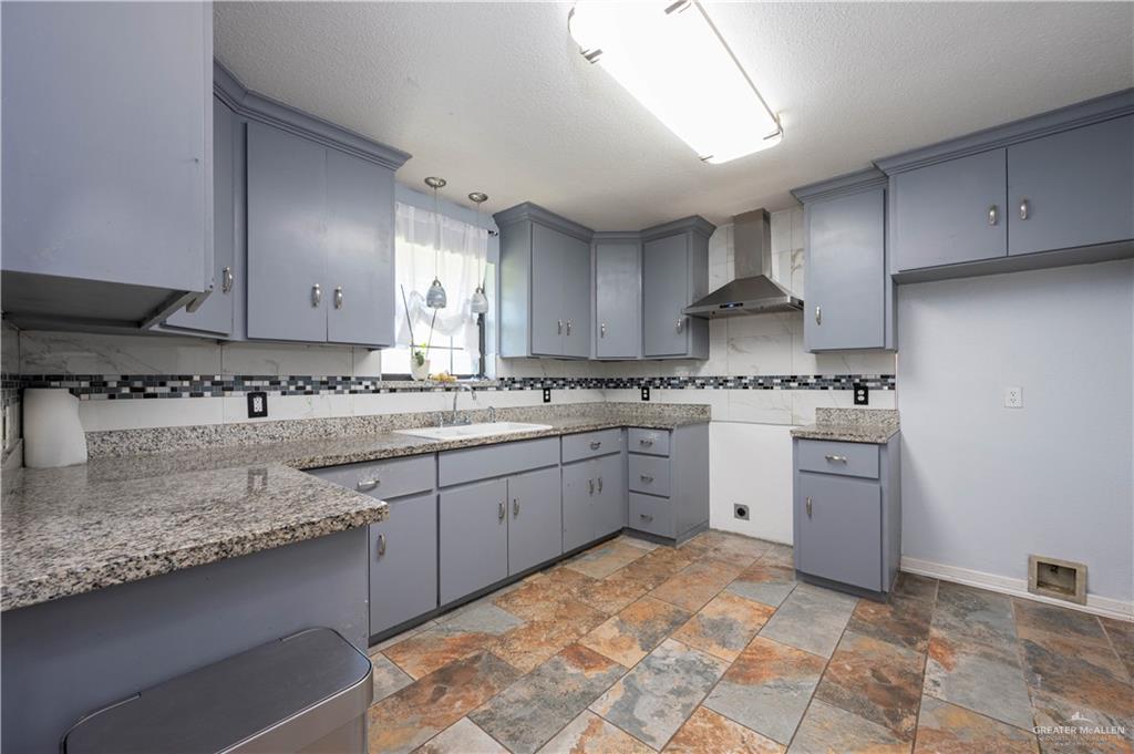 Photo 4 of 5906 Sunrise Boulevard