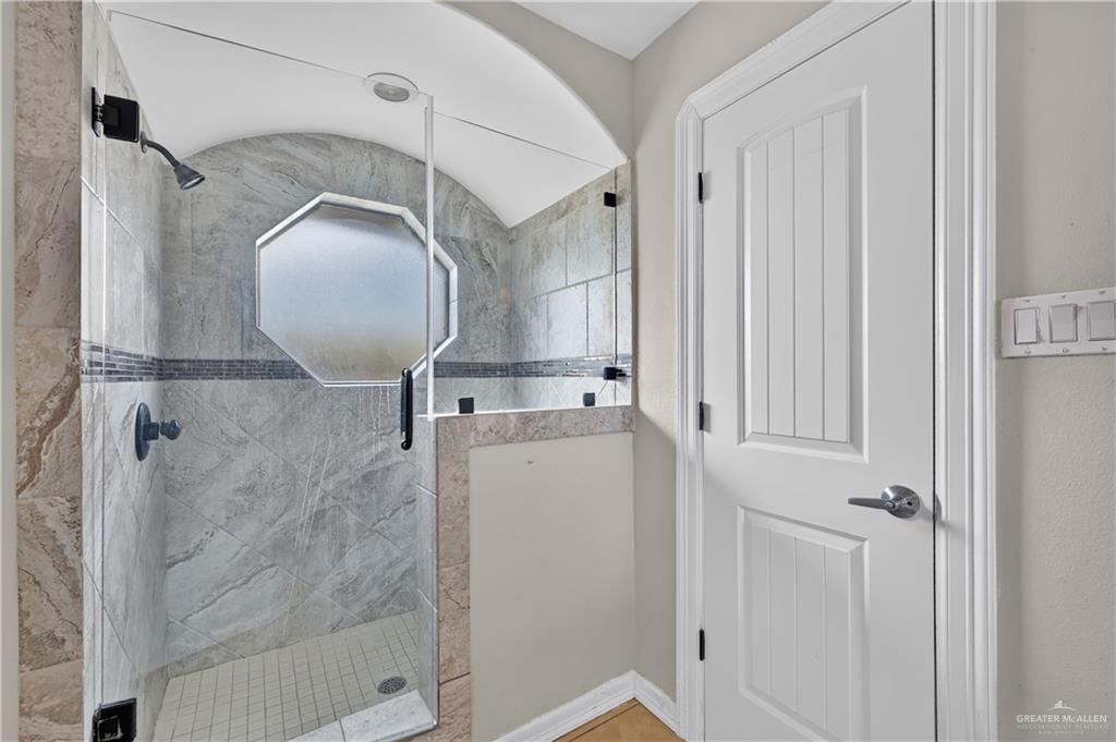 Photo 18 of 701 Seminole Avenue
