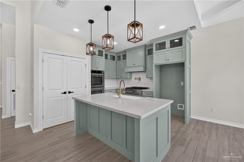 Photo 5 of 804 Seminole Drive