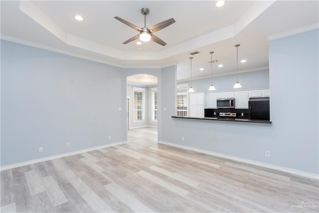 Photo 7 of 708 Excalibur Street