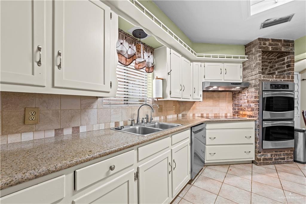 Photo 5 of 1502 Hibiscus Avenue