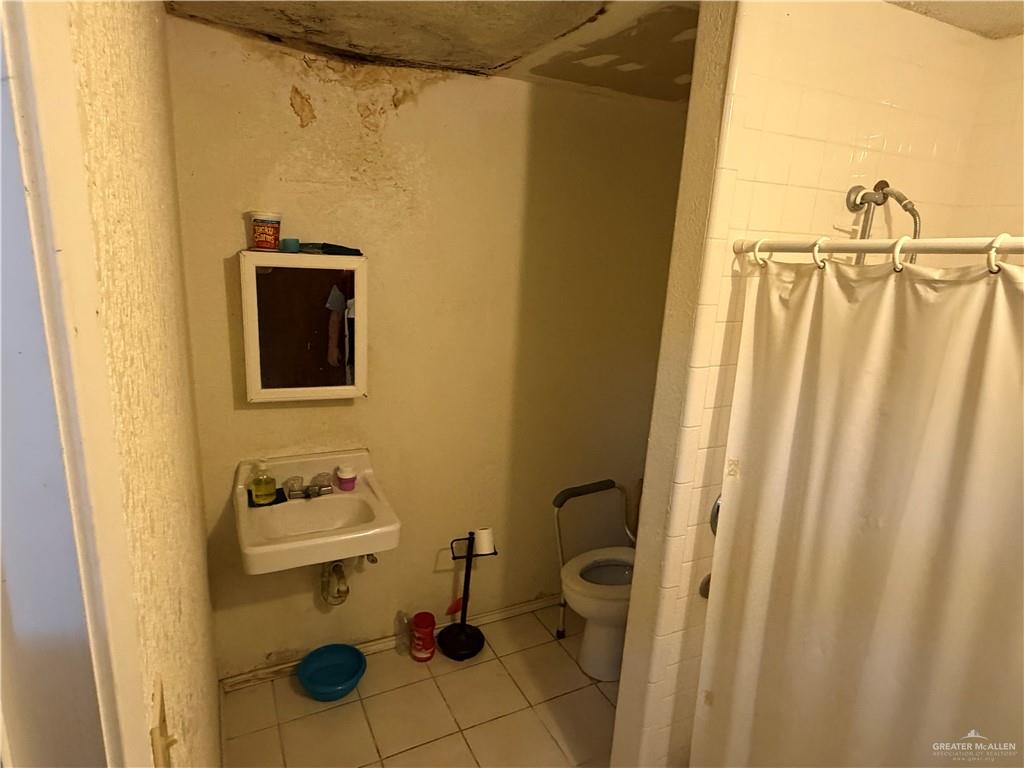 Photo 11 of 804 Gladiator Boulevard