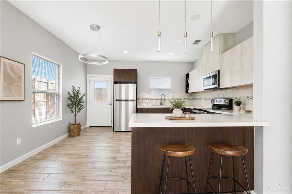 Photo 8 of 1317 Xanthia Street