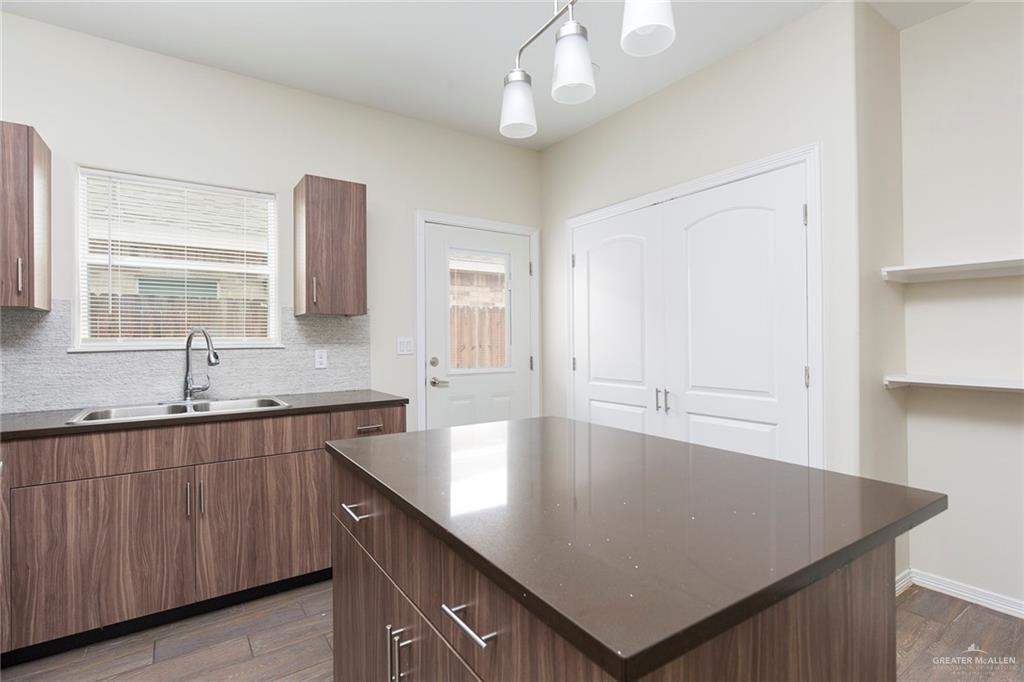 Photo 6 of 1802 Cortlandt Street