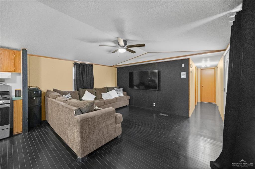 Photo 4 of 400 Bronte Avenue