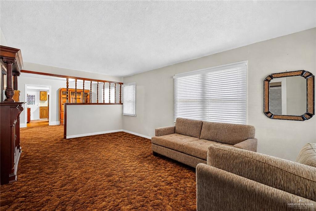 Photo 4 of 415 Doherty Avenue