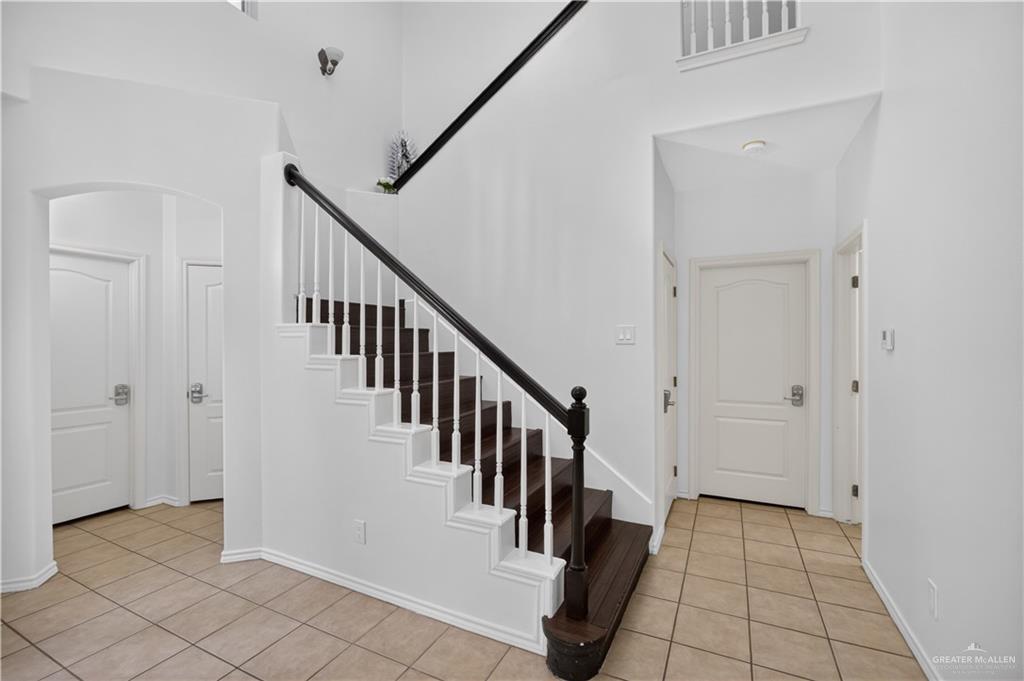 Photo 3 of 2501 Nicole Avenue