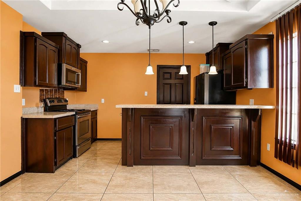 Photo 8 of 824 Dawes Avenue