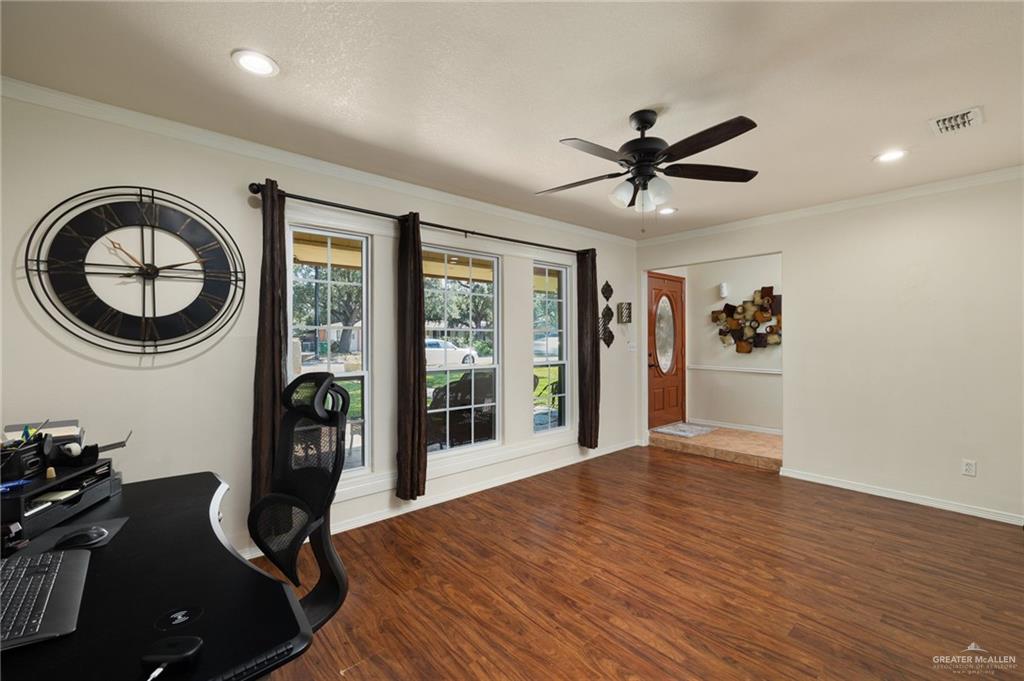 Photo 2 of 1222 Bluebonnet Street