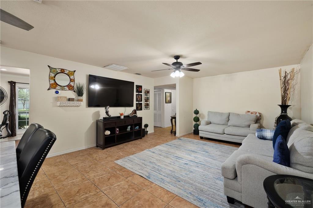 Photo 3 of 1222 Bluebonnet Street