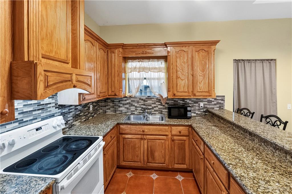 Photo 7 of 552 Godornis Street