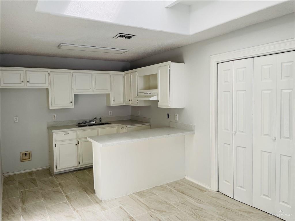 Photo 2 of 2205 Kimberly Lane #C