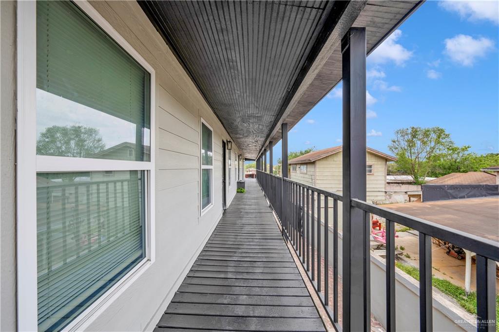 Photo 3 of 405 Guerra Street