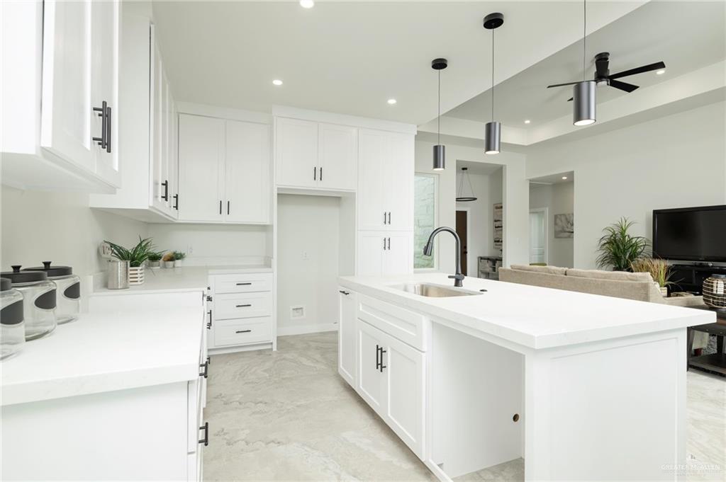 Photo 10 of 21148 Breedlove Street