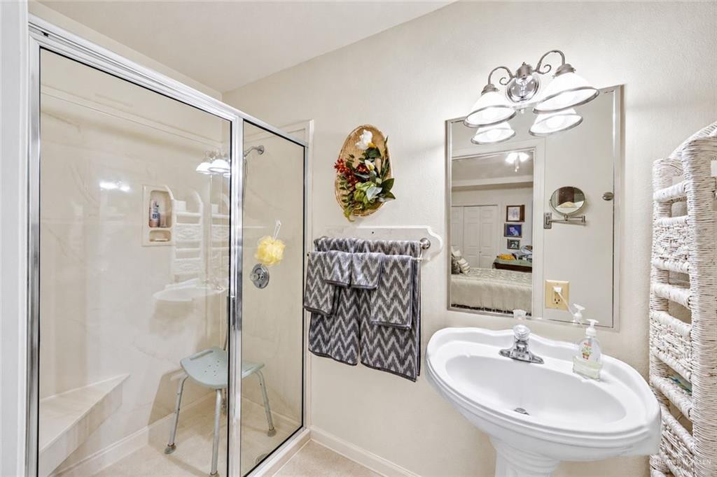 Photo 6 of 701 Parkwood Drive