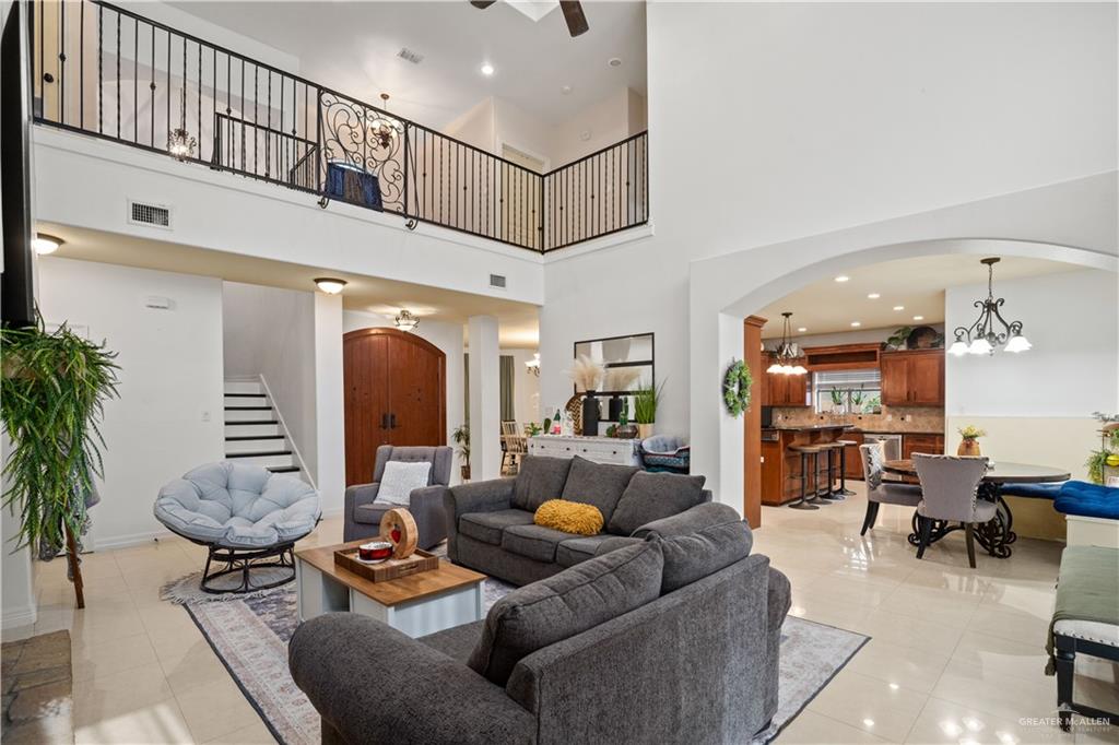 Photo 2 of 306 Driftwood Avenue