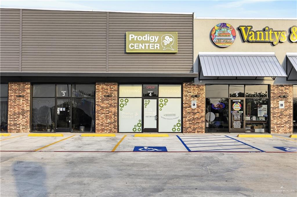 Photo 2 of 901 Raul Longoria Road