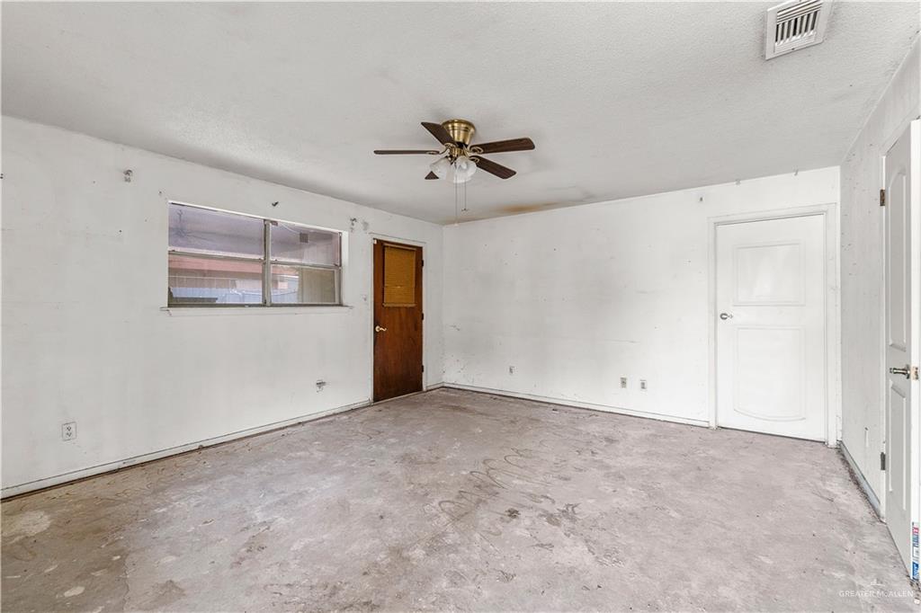 Photo 5 of 924 Greenlawn Street