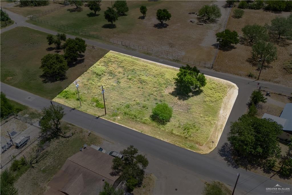 Photo 3 of 931 Garza Avenue