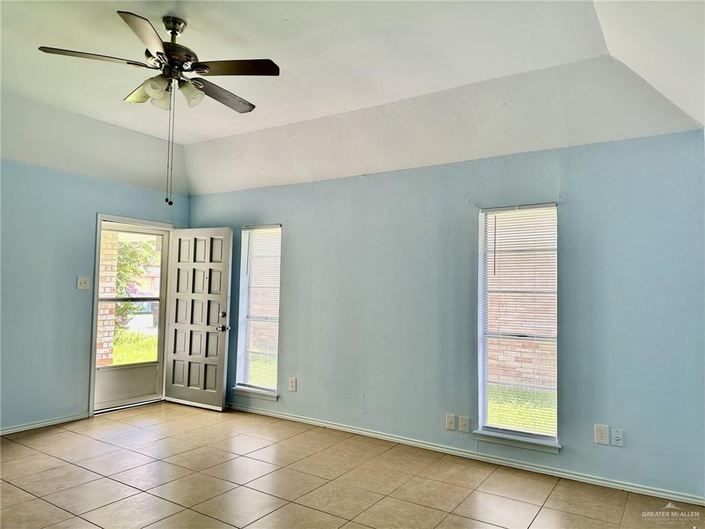 Photo 8 of 700 Iris Avenue