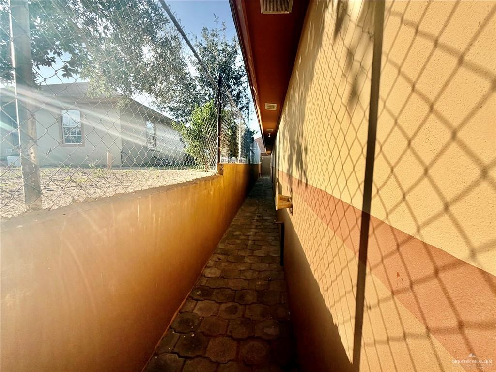 Photo 27 of 305 Elias Lopez Street